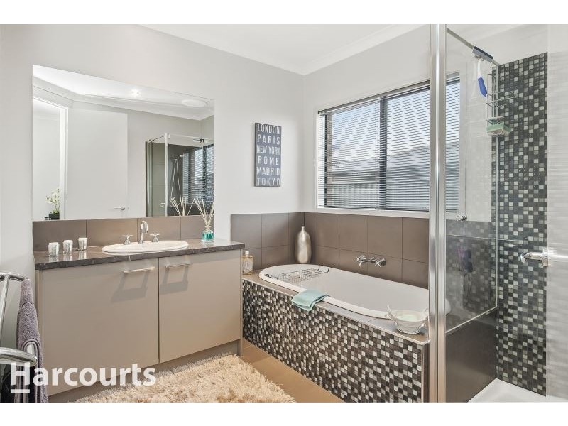 100 Alfredton Drive, Alfredton VIC 3350