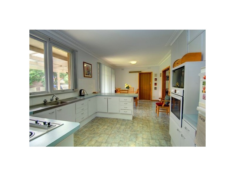 6 Oxford Street, Wendouree VIC 3355