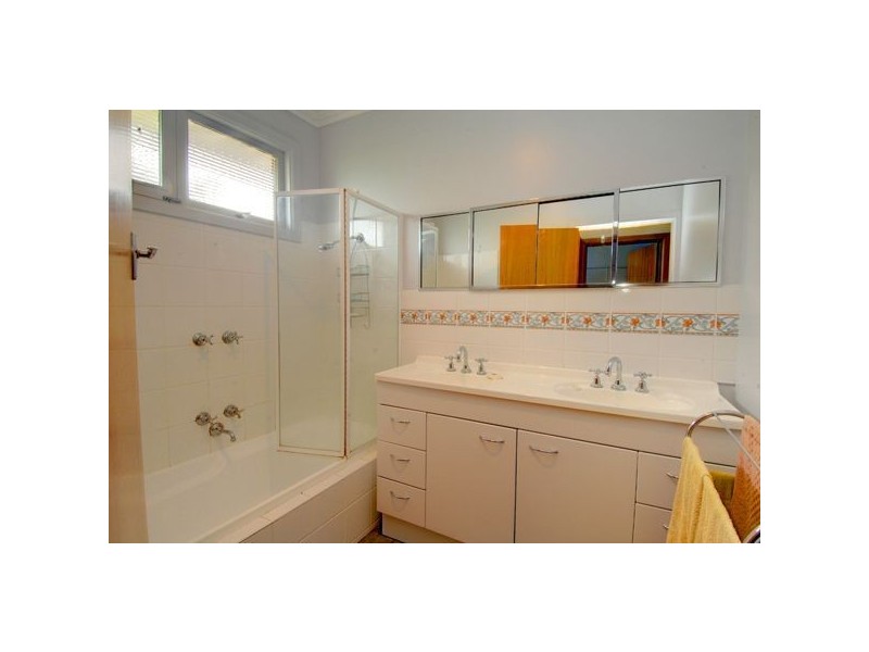 6 Oxford Street, Wendouree VIC 3355