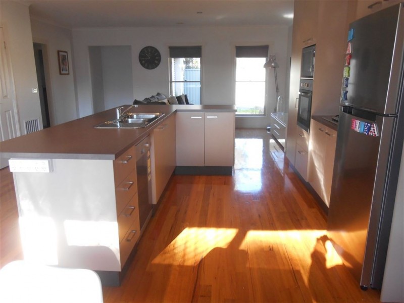 2/116 Clyde Street, Soldiers Hill VIC 3350