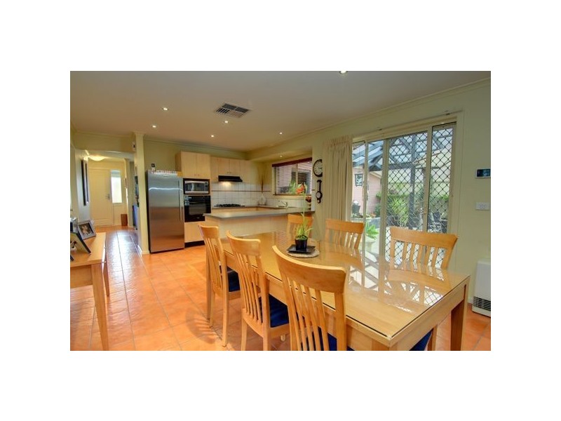 4 Kerry Way, Invermay VIC 3352