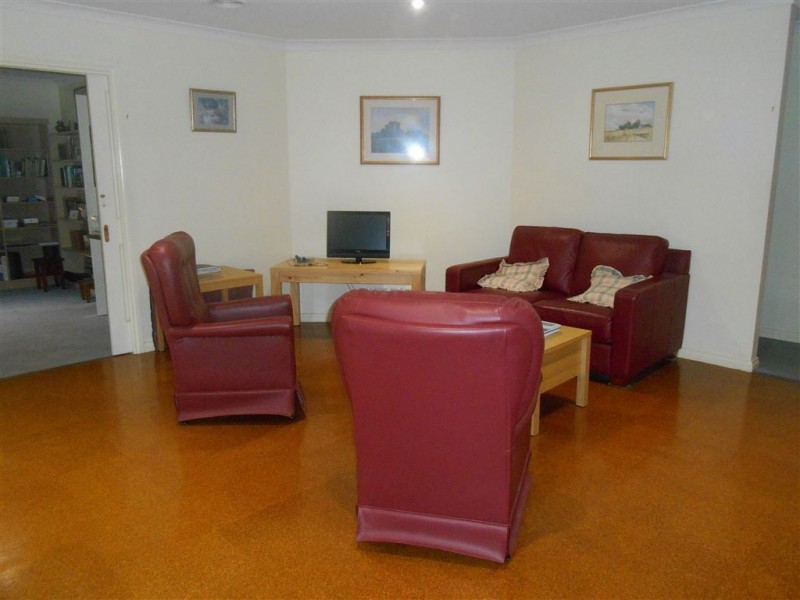 6 St Robbins Ave, Lake Gardens VIC 3355