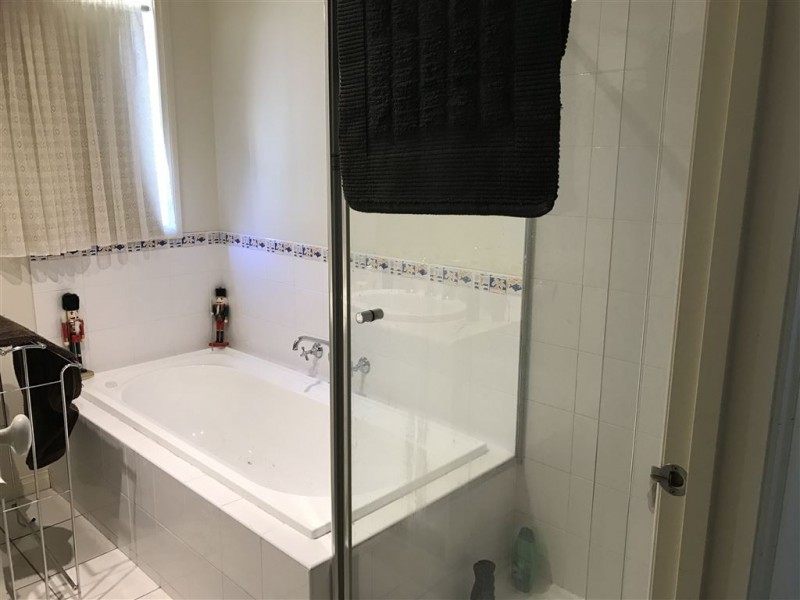 18 Taunton Place, Lake Gardens VIC 3355