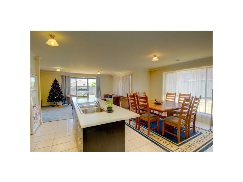 5 Chilton Close, Delacombe VIC 3356