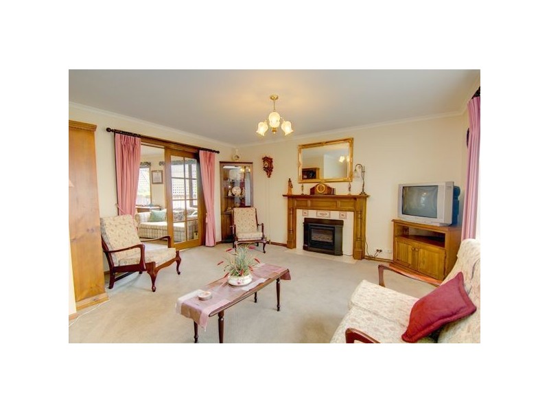1 Redford Drive, Wendouree VIC 3355