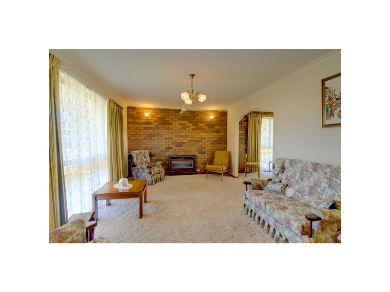 6 Shaw Avenue, Wendouree VIC 3355