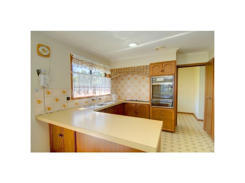 6 Shaw Avenue, Wendouree VIC 3355