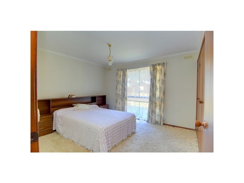 6 Shaw Avenue, Wendouree VIC 3355