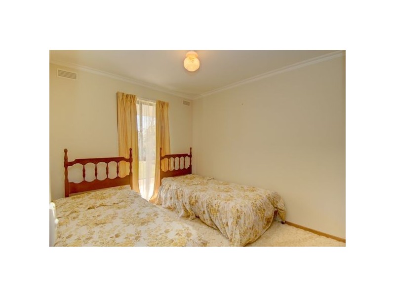 6 Shaw Avenue, Wendouree VIC 3355