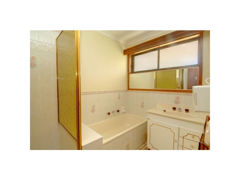 6 Shaw Avenue, Wendouree VIC 3355