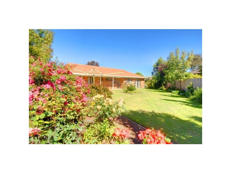 6 Shaw Avenue, Wendouree VIC 3355