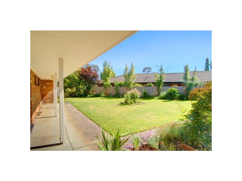 6 Shaw Avenue, Wendouree VIC 3355