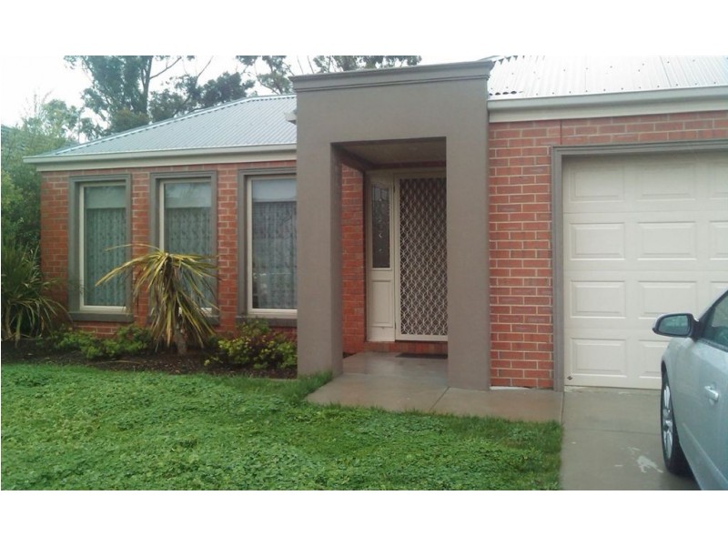 10 Parbury Avenue, Lake Gardens VIC 3355