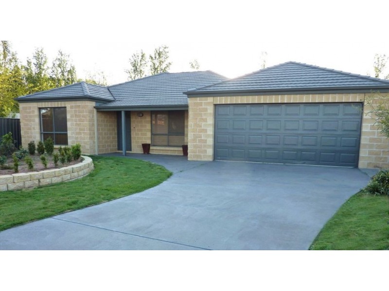 3 Kent Mews, Swan Hill VIC 3585