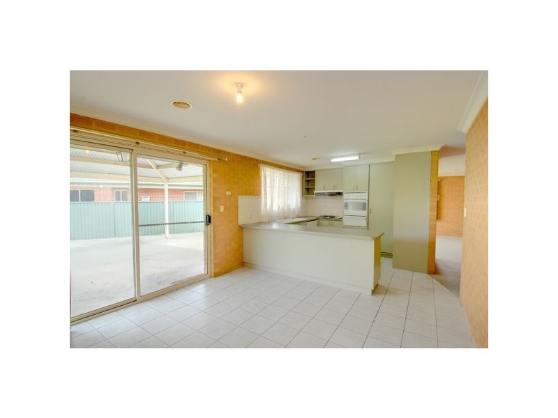 8 Castle Court, Ballarat VIC 3350