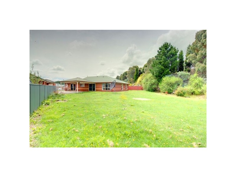 8 Castle Court, Ballarat VIC 3350