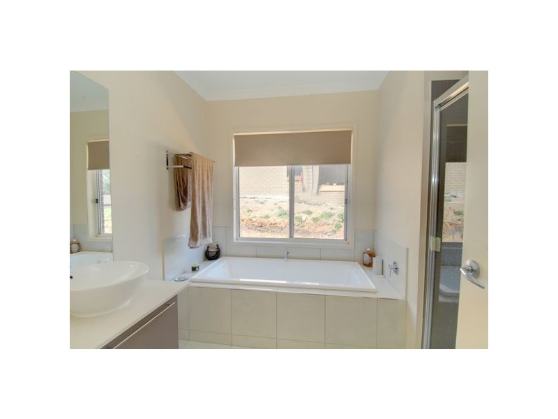 18 Horwood Drive, Ballarat VIC 3350