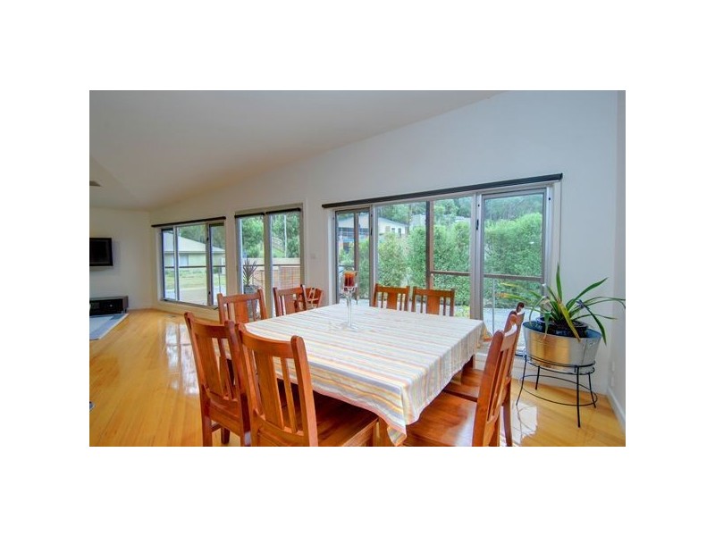 8 Bergs Lane, Mount Helen VIC 3350