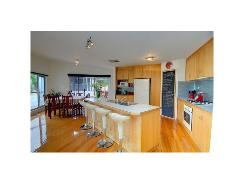 8 Bergs Lane, Mount Helen VIC 3350