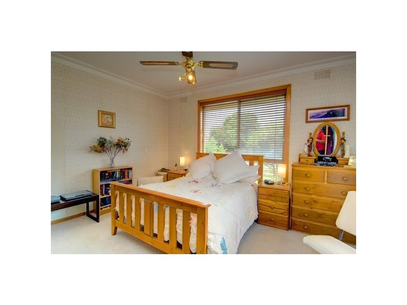 8 Bruce Drive, Sebastopol VIC 3356