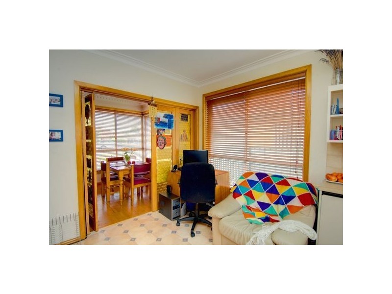 8 Bruce Drive, Sebastopol VIC 3356