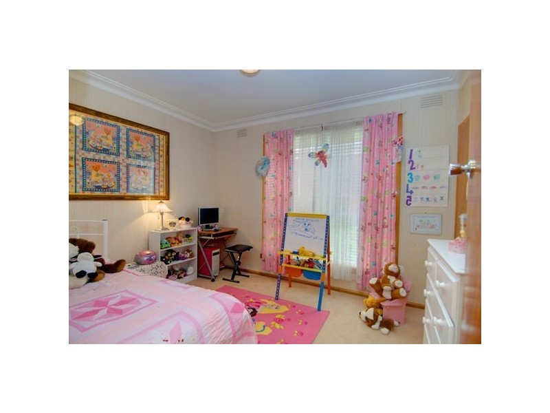 8 Bruce Drive, Sebastopol VIC 3356