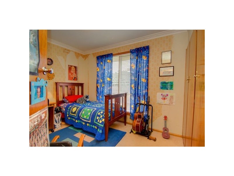 8 Bruce Drive, Sebastopol VIC 3356