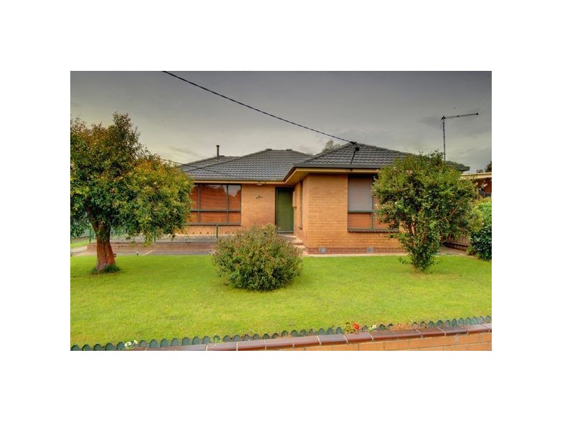 8 Bruce Drive, Sebastopol VIC 3356