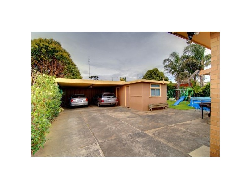 8 Bruce Drive, Sebastopol VIC 3356