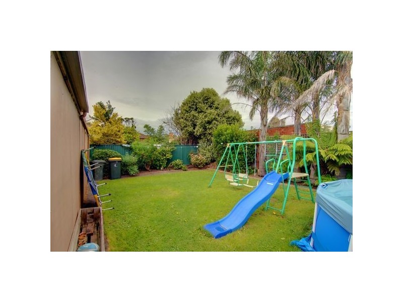 8 Bruce Drive, Sebastopol VIC 3356