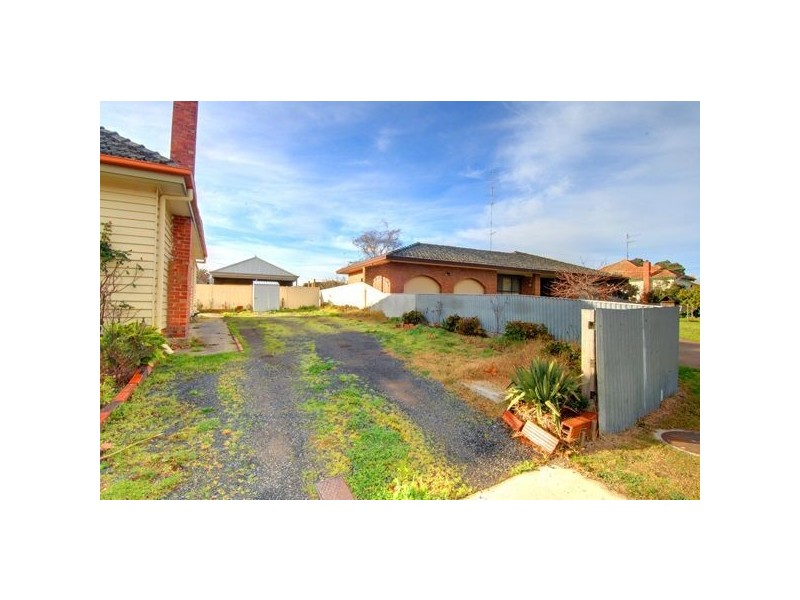 5 Linaker Street, Golden Point VIC 3350