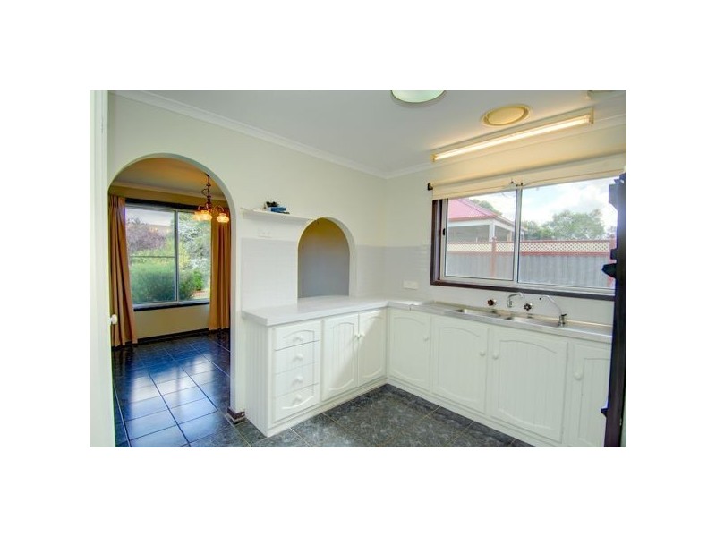 11 Windermere Way, Cardigan Village VIC 3352