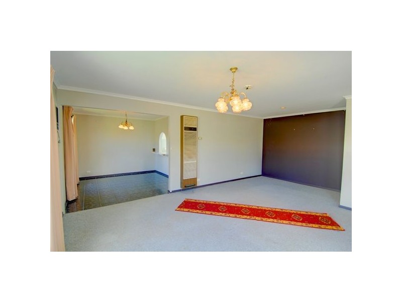 11 Windermere Way, Cardigan Village VIC 3352