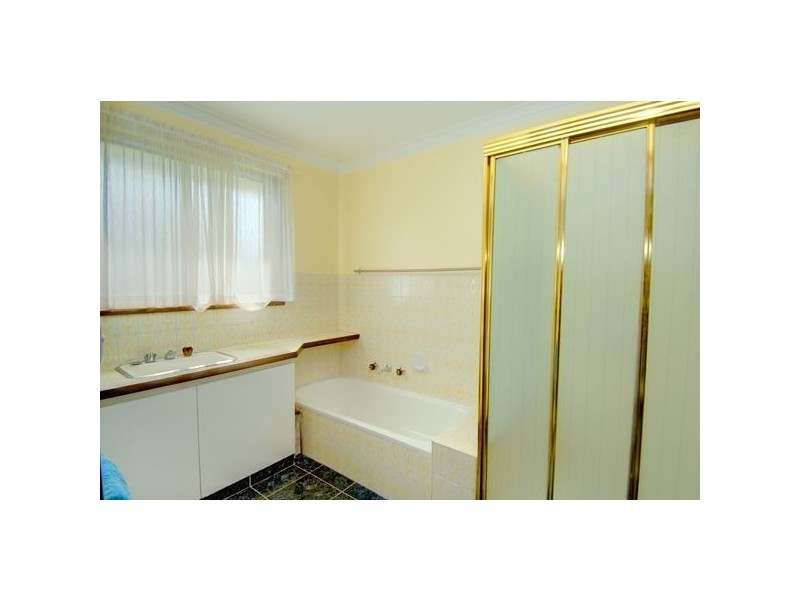 11 Windermere Way, Cardigan Village VIC 3352