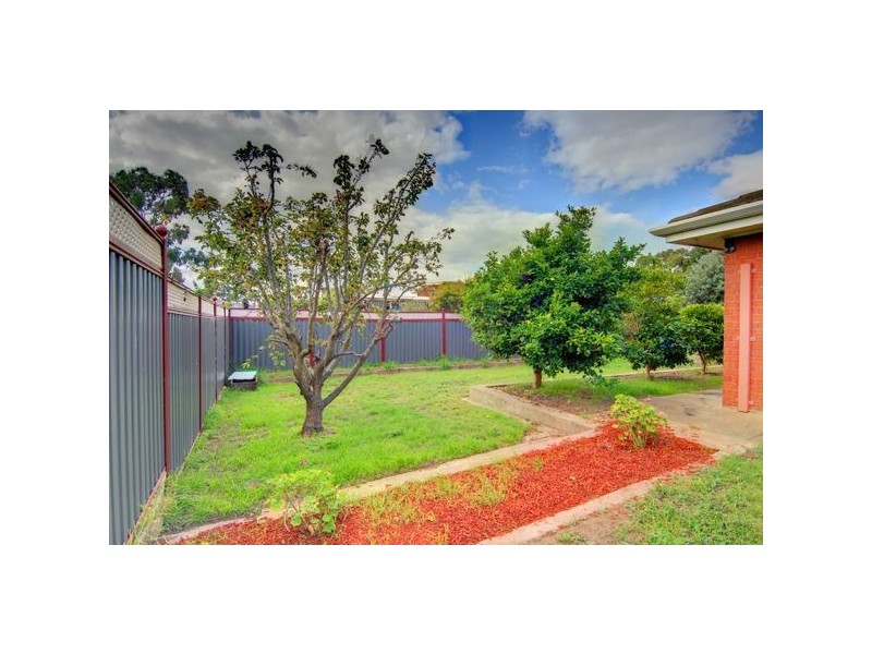 11 Windermere Way, Cardigan Village VIC 3352