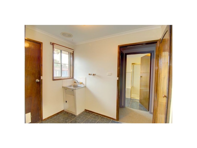 11 Windermere Way, Cardigan Village VIC 3352