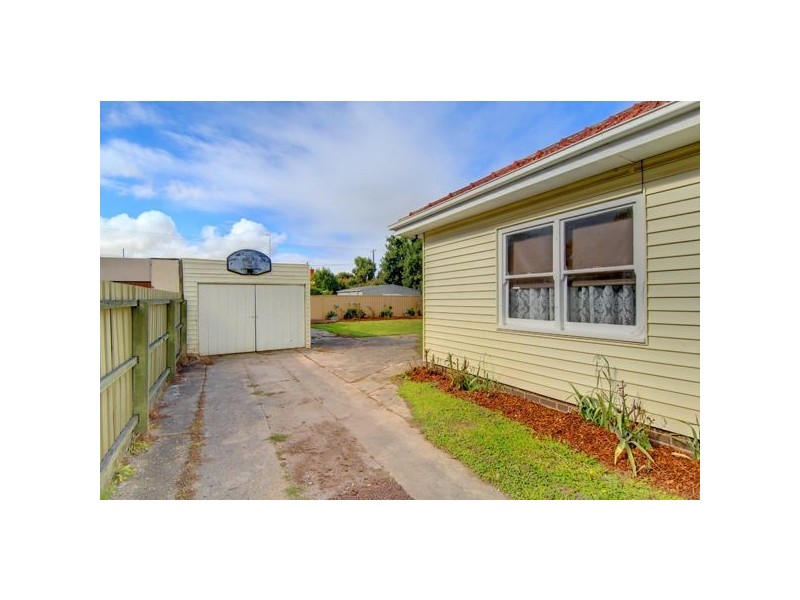 14 Shirley Street, Wendouree VIC 3355