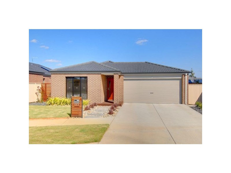 153 Canadian Lakes Boulevard, Ballarat VIC 3350