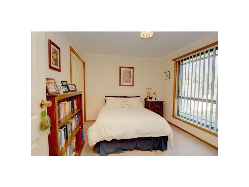 2 Lauderdale Avenue, Alfredton VIC 3350