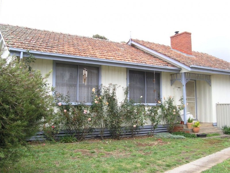 16 Luttet, Creswick North VIC 3363