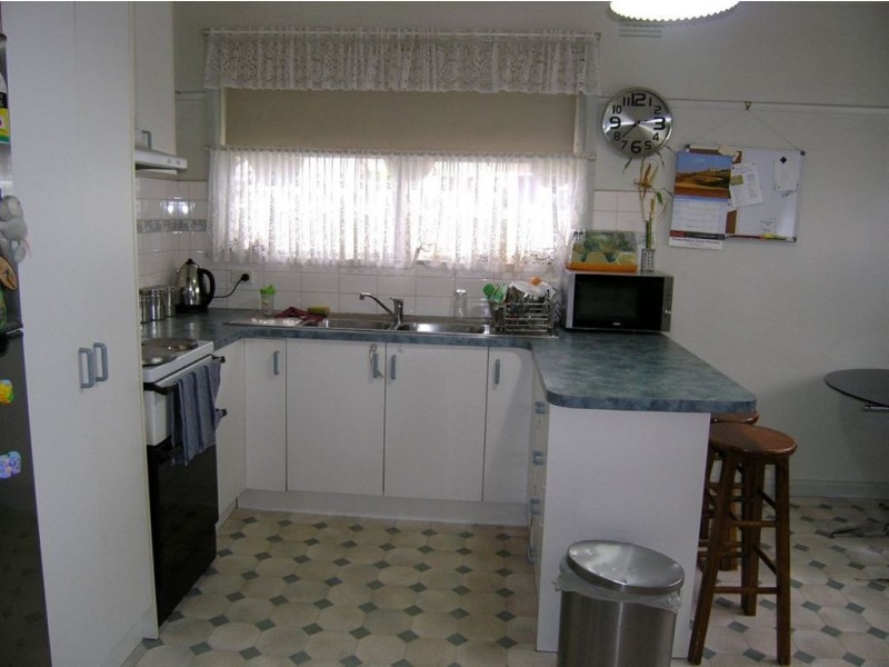 16 Luttet, Creswick North VIC 3363