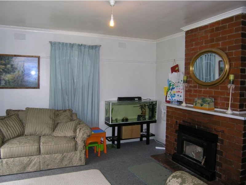 16 Luttet, Creswick North VIC 3363