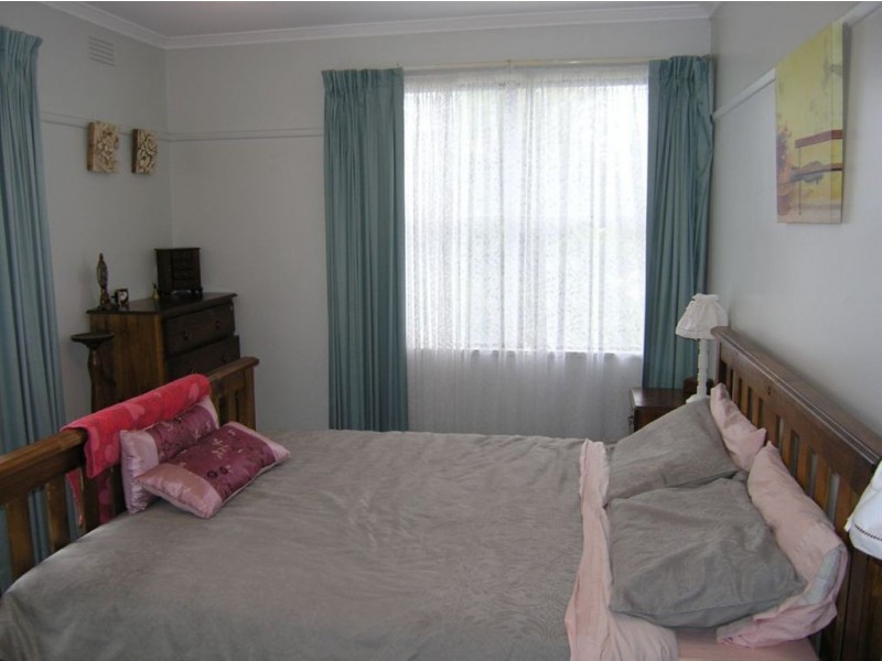 16 Luttet, Creswick North VIC 3363