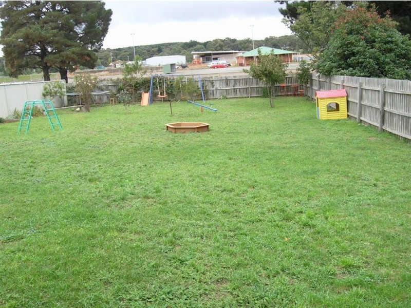 16 Luttet, Creswick North VIC 3363