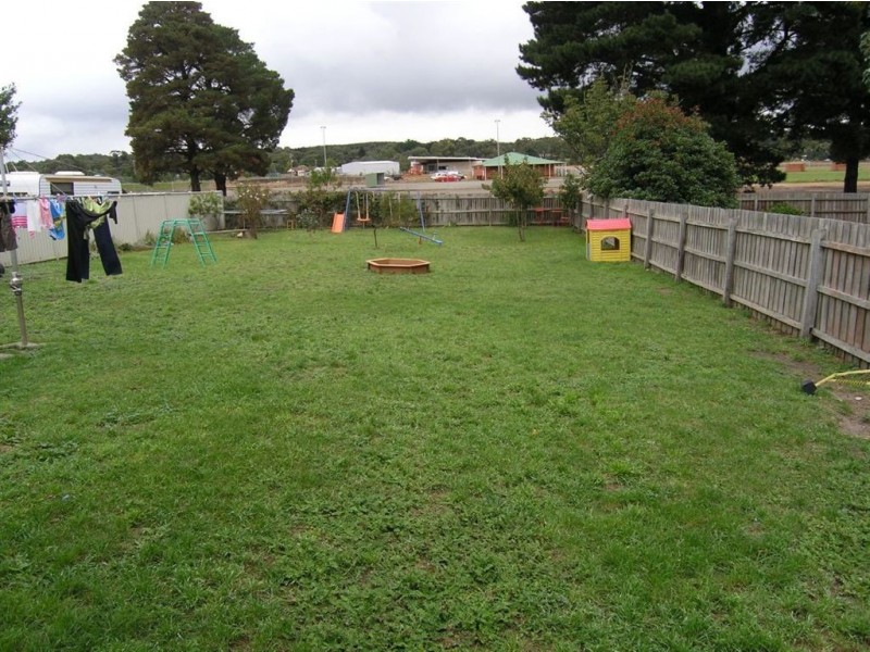 16 Luttet, Creswick North VIC 3363