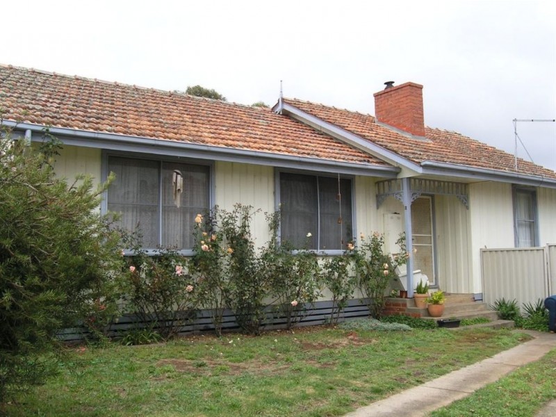 16 Luttet, Creswick North VIC 3363