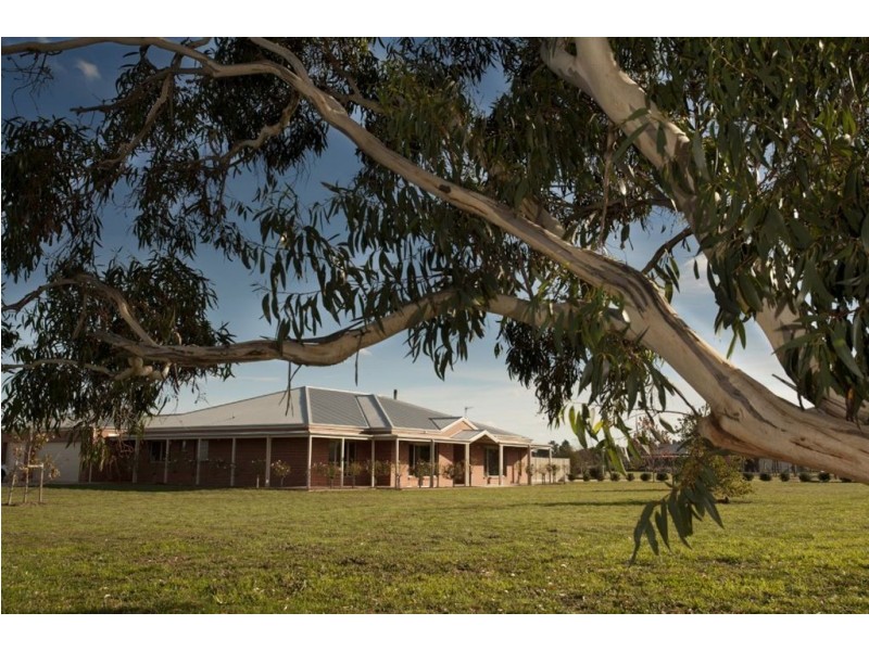 105 Sweeney Rd, Ballarat VIC 3350