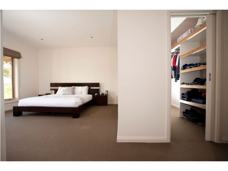 105 Sweeney Rd, Ballarat VIC 3350