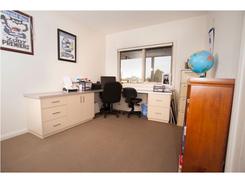 105 Sweeney Rd, Ballarat VIC 3350