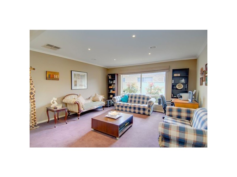 10 Coventry Street, Miners Rest VIC 3352